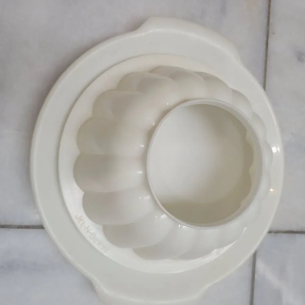 Vintage Tupperware Jel-N-Serve White Plastic Jello Mold w/ 4 Design Plates